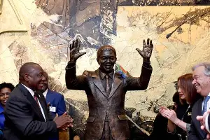 Mandela statue at the U.N.