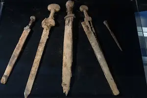 Roman swords found in Judean cave